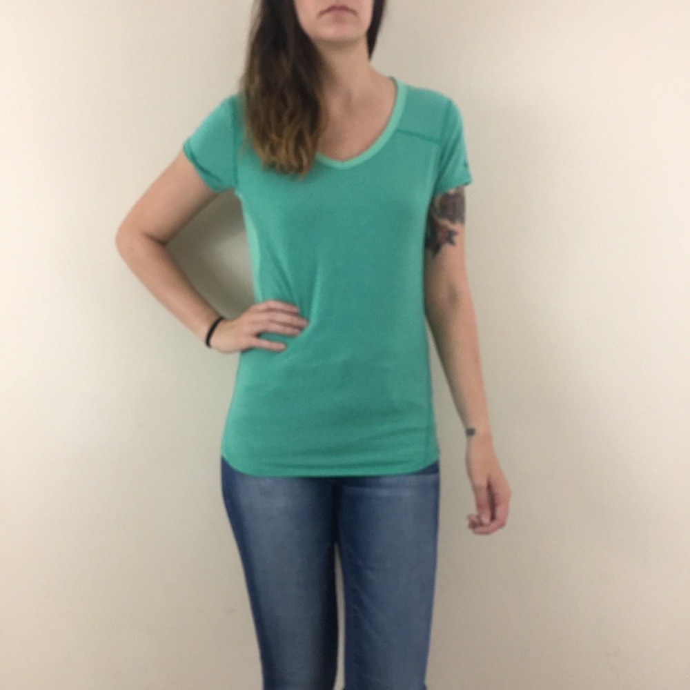 Marmot teal v-neck T-shirt size medium.